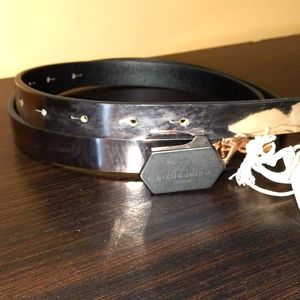 NWT 3/4" wide Liebeskind Berlin leather/ metallic finish belt